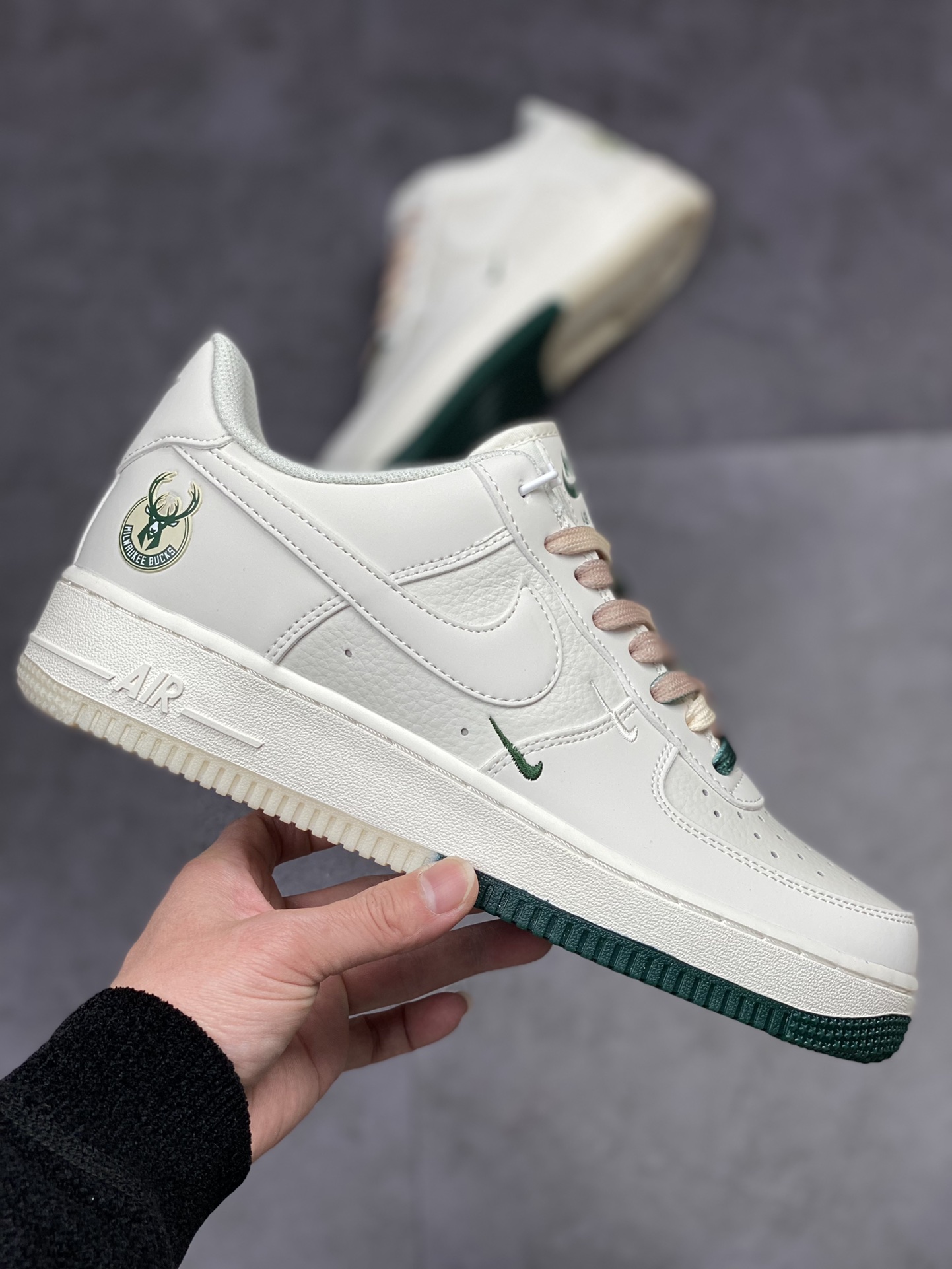 250 Nike Air Force 1 Low 07 密尔沃基雄鹿队 MU0222-034