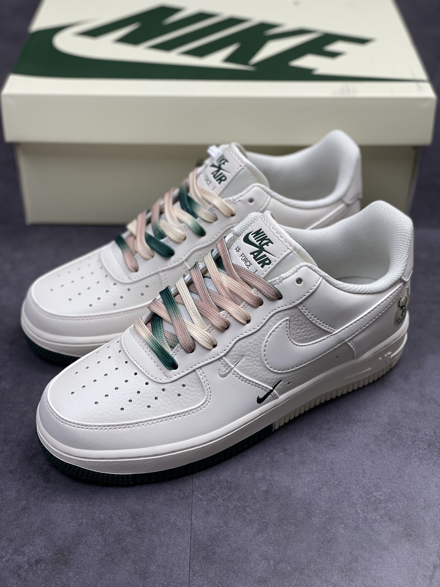 250 Nike Air Force 1 Low 07 密尔沃基雄鹿队 MU0222-034