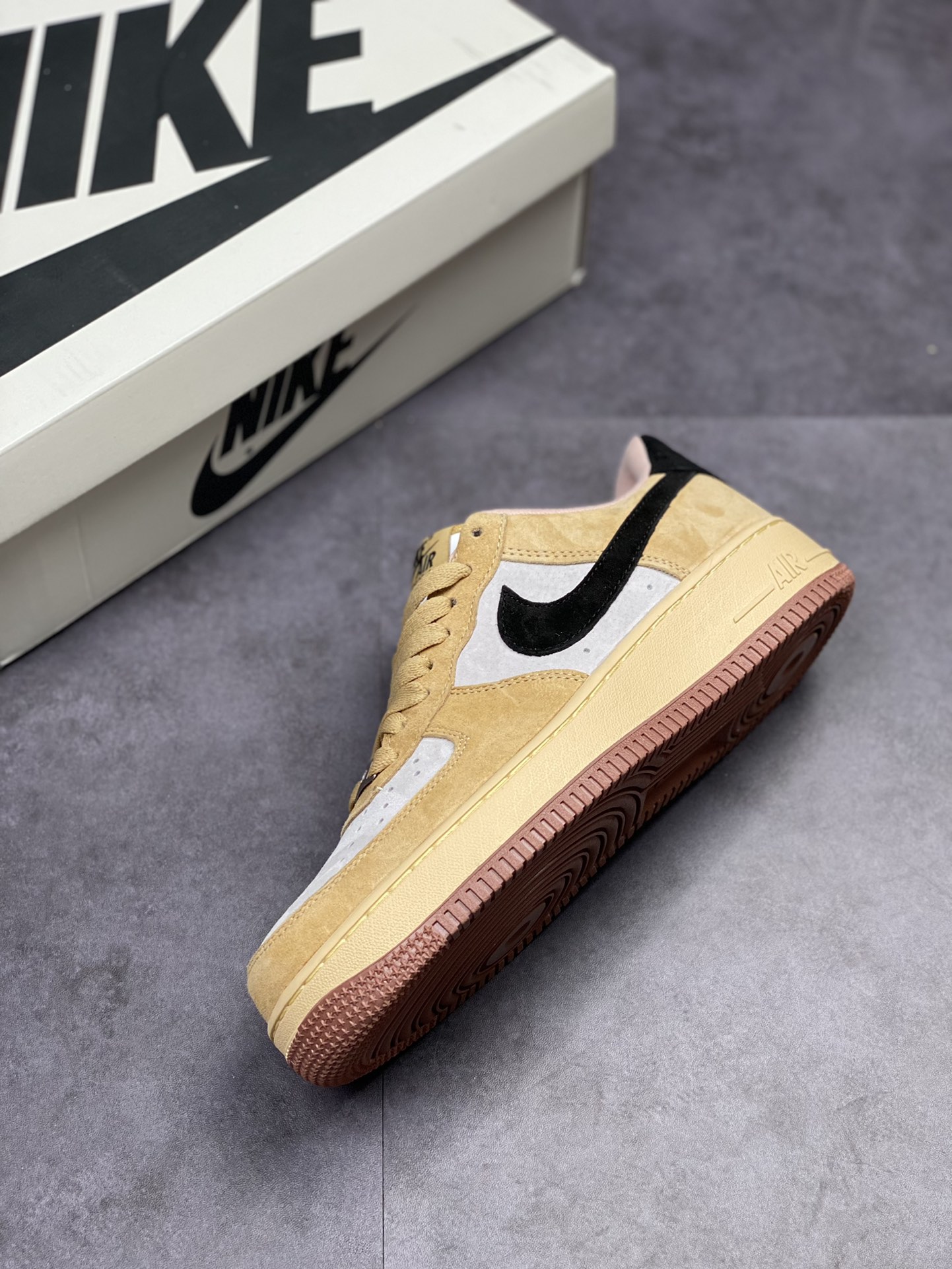 250 Nike Air Force 1 Low 07 麂皮麦黄 DE0099-004