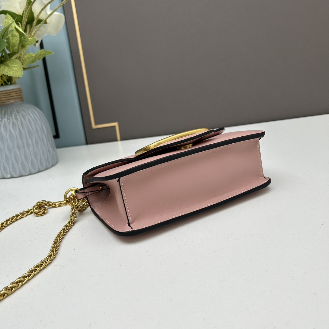 小号VALENTINO华家 女士MINILOCO 小牛皮新品 金属链条和细腻皮革组成别致双提柄，还可拆除