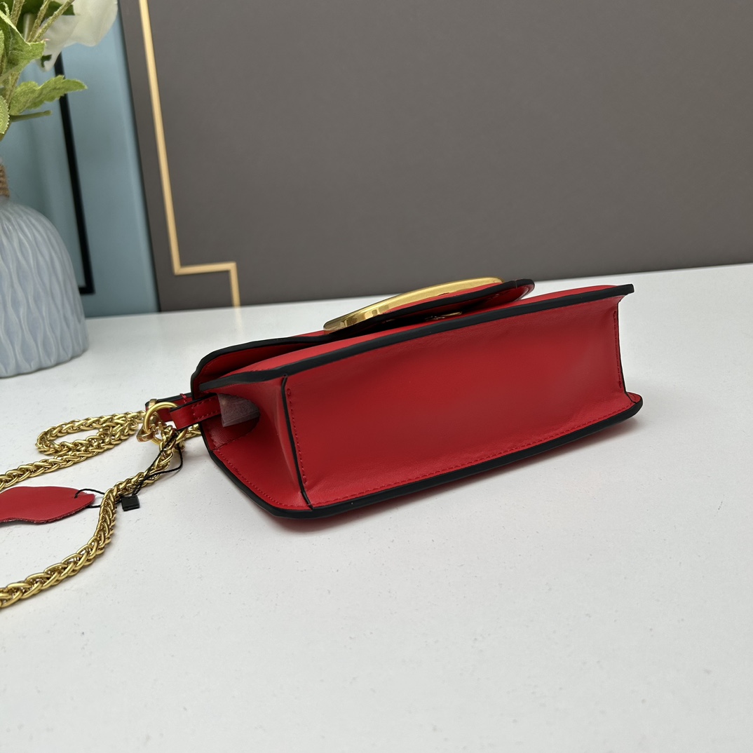 小号VALENTINO华家 女士MINILOCO 小牛皮新品 金属链条和细腻皮革组成别致双提柄，还可拆除
