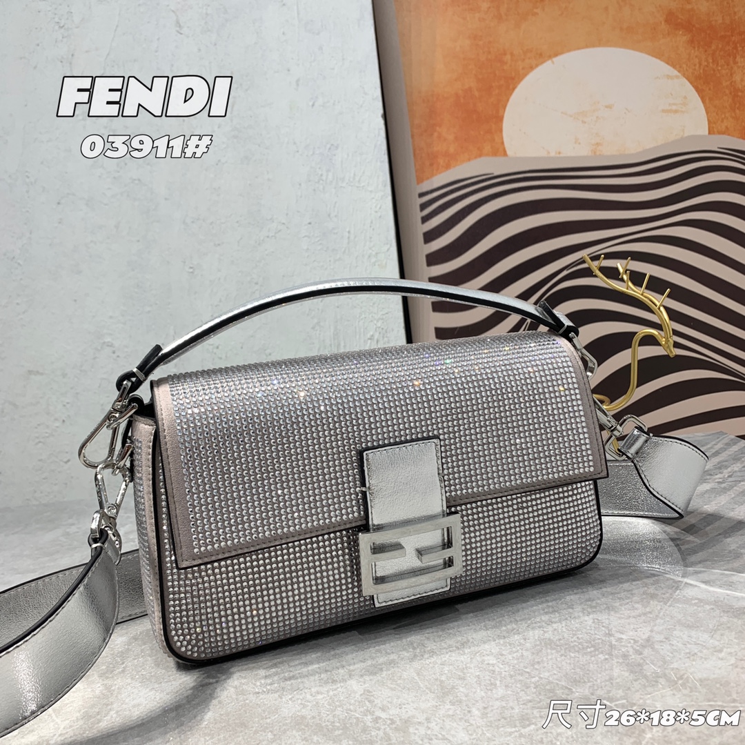 p550 2023早春官网最新FENDI BAGUETTE的单肩包