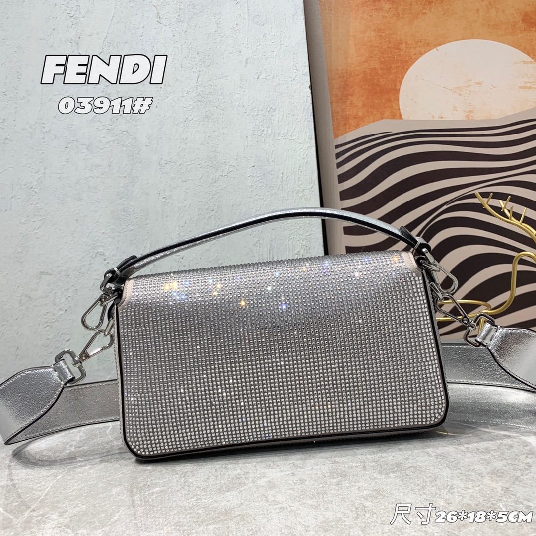 p550 2023早春官网最新FENDI BAGUETTE的单肩包