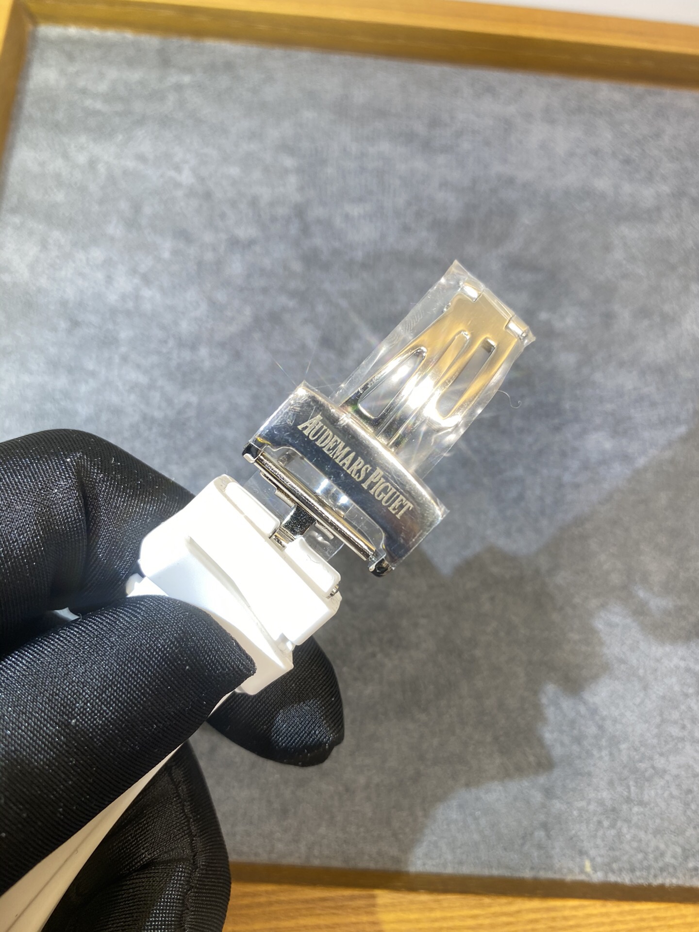 Unknown 专业承接各种18K24K包金改装后加钻 工艺靓 一件都是工是