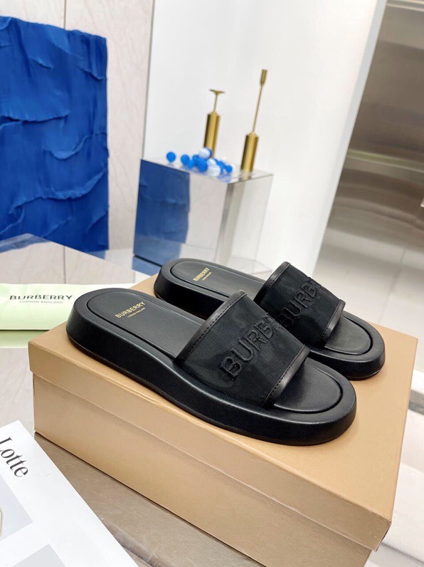 Men’s Classic Embroidery Graft Slippers 2022: Burberry Bobelli’s Elegant Design and Comfortable Fit - 图片 5