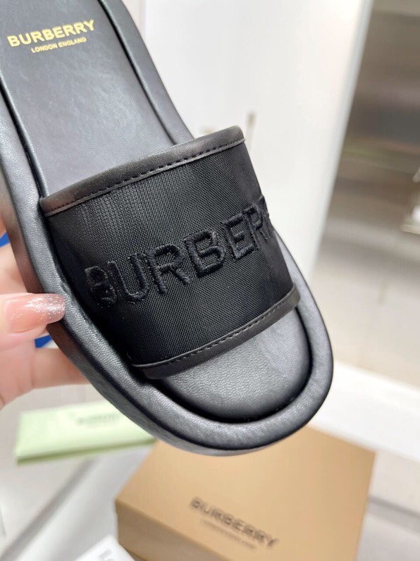 Men’s Classic Embroidery Graft Slippers 2022: Burberry Bobelli’s Elegant Design and Comfortable Fit - 图片 4