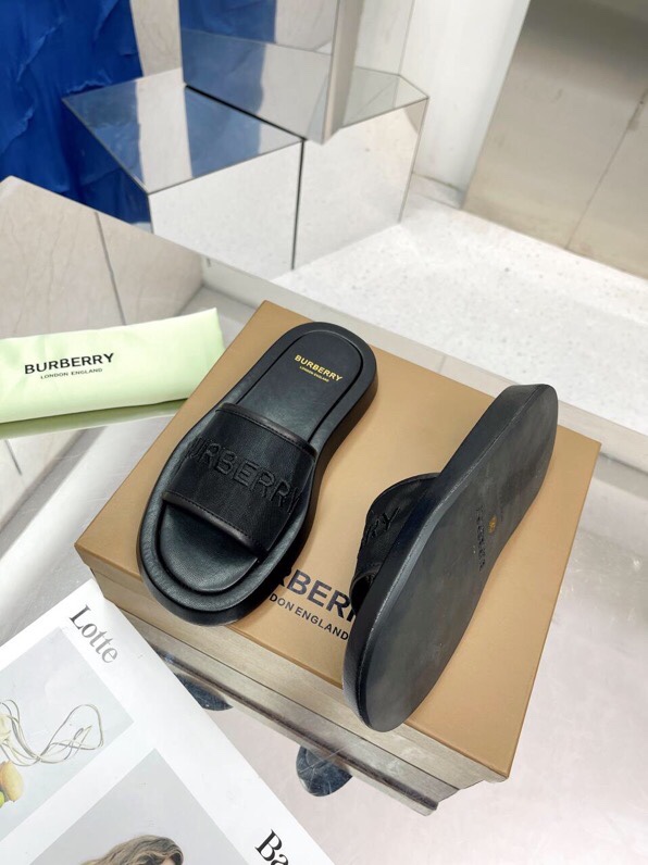 Men’s Classic Embroidery Graft Slippers 2022: Burberry Bobelli’s Elegant Design and Comfortable Fit - 图片 7
