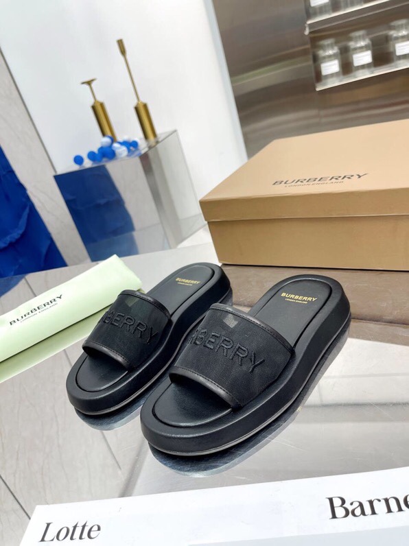 Men’s Classic Embroidery Graft Slippers 2022: Burberry Bobelli’s Elegant Design and Comfortable Fit - 图片 3