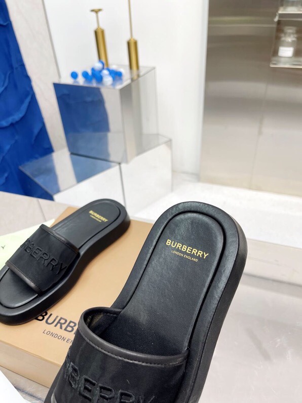 Men’s Classic Embroidery Graft Slippers 2022: Burberry Bobelli’s Elegant Design and Comfortable Fit - 图片 6