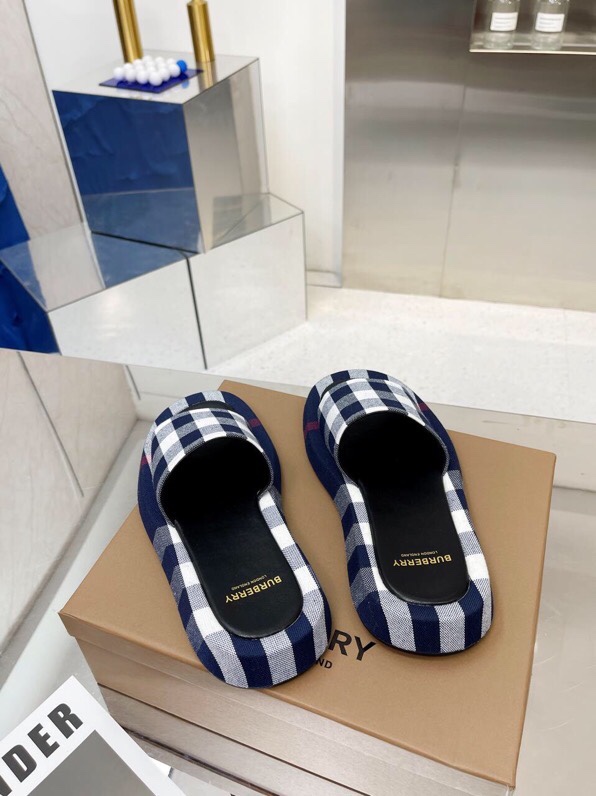 “Burberry Bobelli’s 2022 Classic Embroidery Men’s Suit Slippers with Rubber Sole” - 图片 4