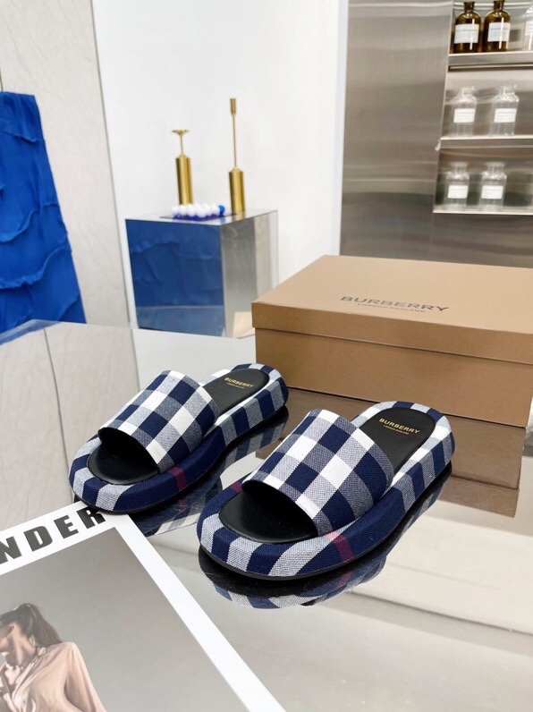 “Burberry Bobelli’s 2022 Classic Embroidery Men’s Suit Slippers with Rubber Sole” - 图片 5