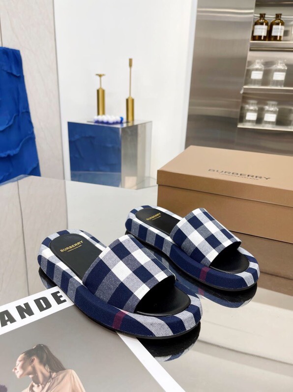 “Burberry Bobelli’s 2022 Classic Embroidery Men’s Suit Slippers with Rubber Sole” - 图片 2