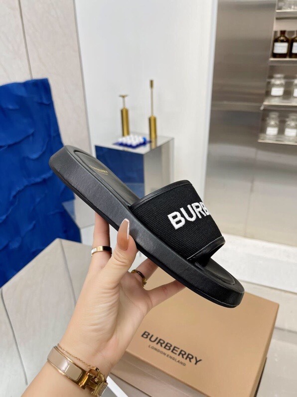 Men’s Classic Embroidery Slippers by Burberry Bobelli 2022 | Brown Sheepskin | Size 39-44 | Rubber Sole - 图片 5