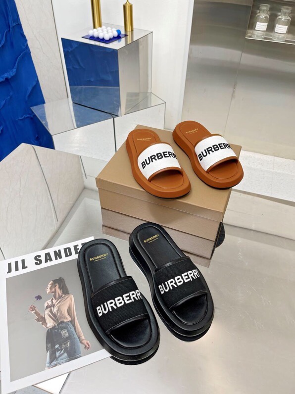 Men’s Classic Embroidery Slippers by Burberry Bobelli 2022 | Brown Sheepskin | Size 39-44 | Rubber Sole - 图片 9