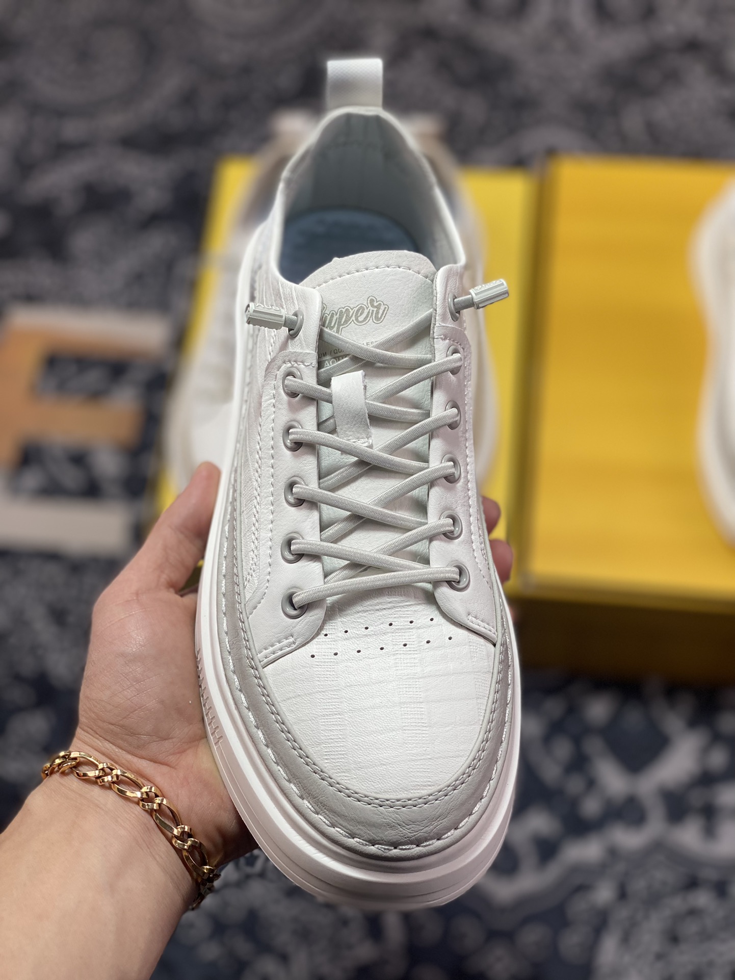 Original grade new FENDI Fendi fashionable low-cut casual sneakers series