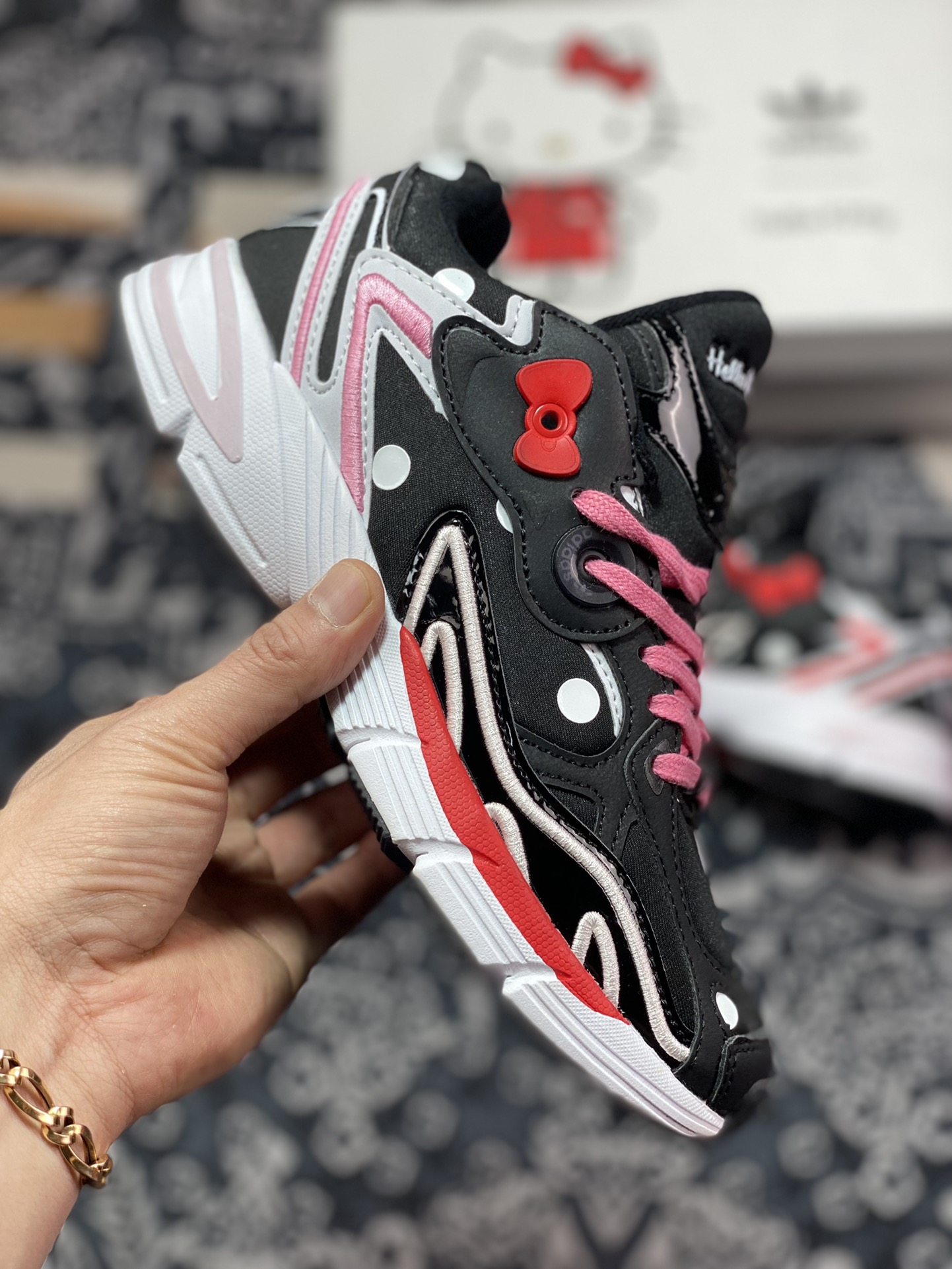 ”Hello Kitty” x Adidas Originals Astir ”Black” Astir series jogging shoes GW7166