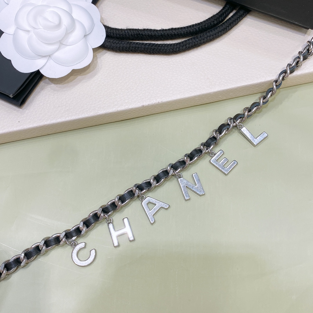 Chane1✨💫 编织腰链. cc 经典logo扣 奢华 典雅腰链. 均码
