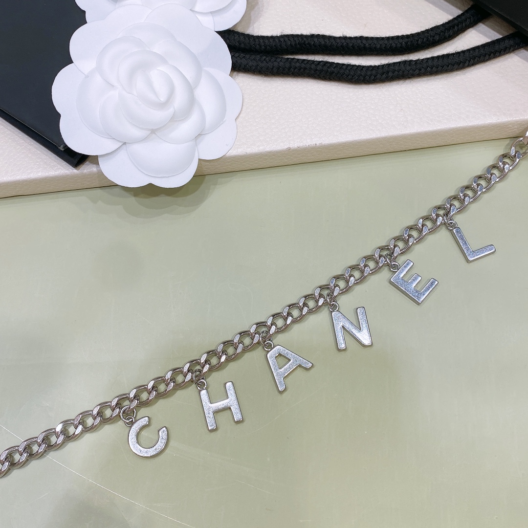 Chane1✨💫 编织腰链. cc 经典logo扣 奢华 典雅腰链. 均码