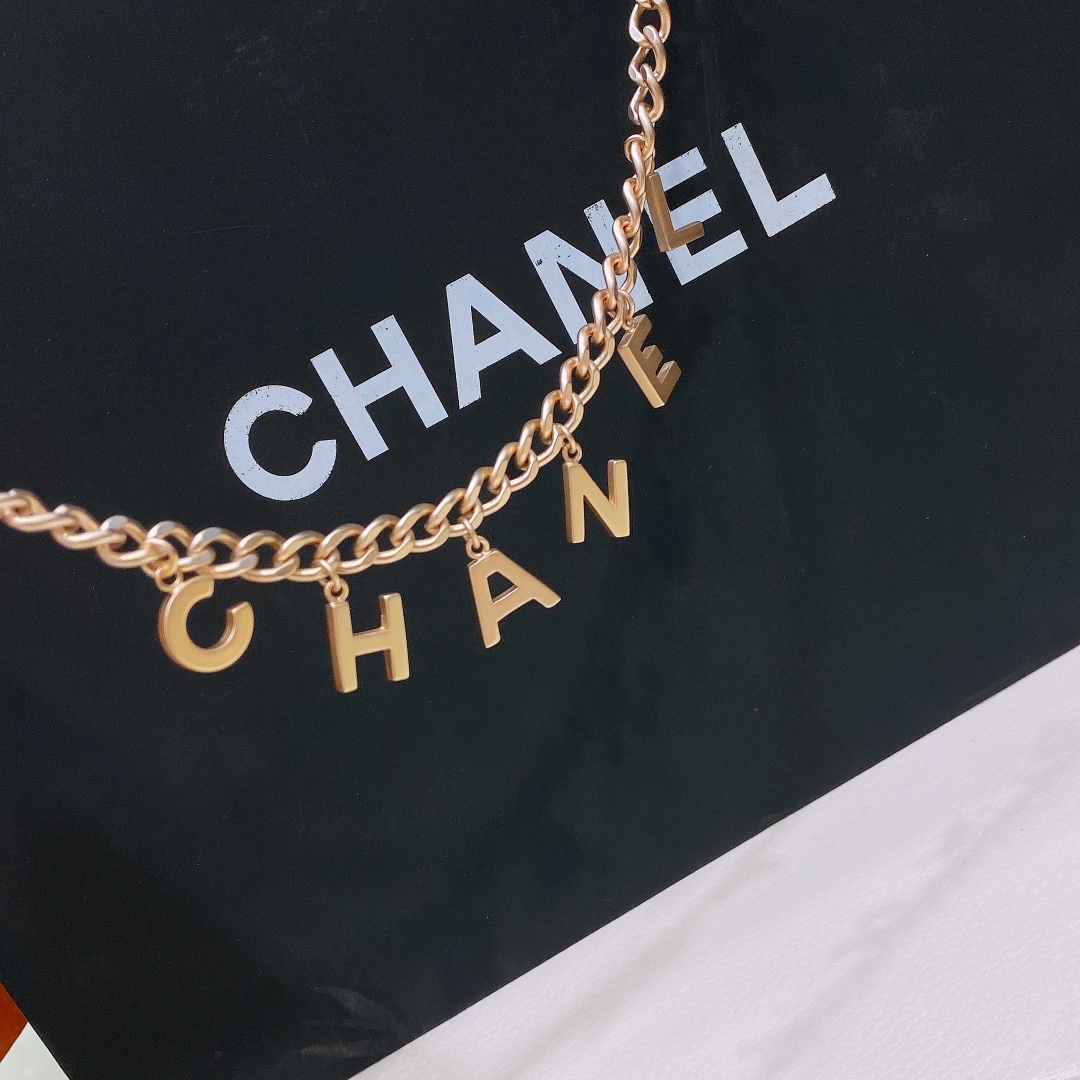 Chane1✨💫 编织腰链. cc 经典logo扣 奢华 典雅腰链. 均码