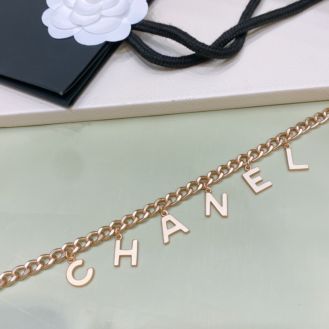 Chane1✨💫 编织腰链. cc 经典logo扣 奢华 典雅腰链. 均码