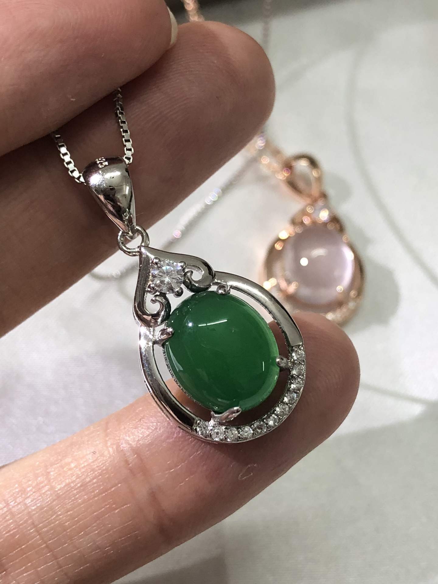 NO:101307,Mother's Day gift recommendation Mother's Day special natural chalcedony/hibiscus stone necklace, Chow Tai Fook, necklace19860909母亲节礼物推荐 母亲节特供天然玉髓/芙蓉石项链,周大福,necklace,Jewelry