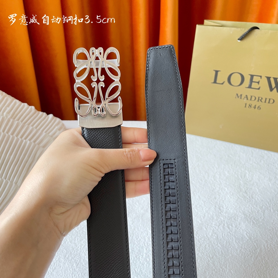 loewe进口小牛皮手感细腻柔软搭配