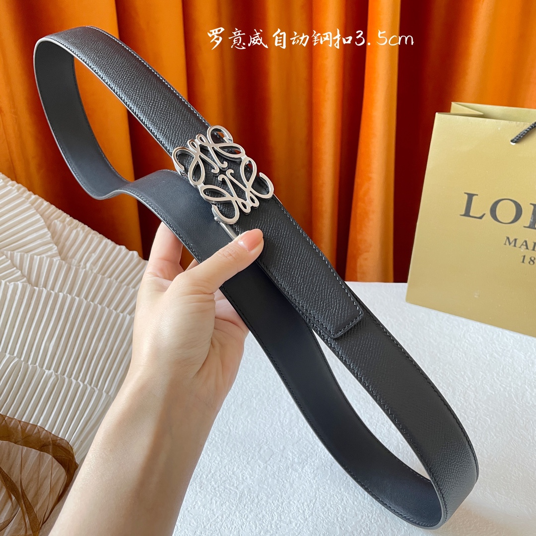 loewe进口小牛皮手感细腻柔软搭配