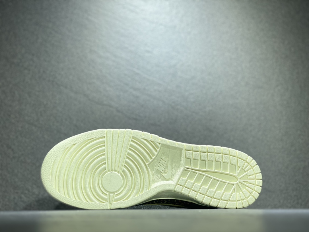 300 Nike SB dunk Low 低帮休闲运动滑板板鞋 FH7523-300