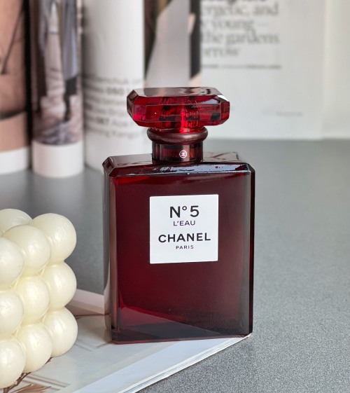 Chanel N°5 L'Eau Red Limited Edition Eau de Toilette - 100ml 1 Chanel N°5 L'Eau Red Limited Edition Eau de Toilette - 100ml