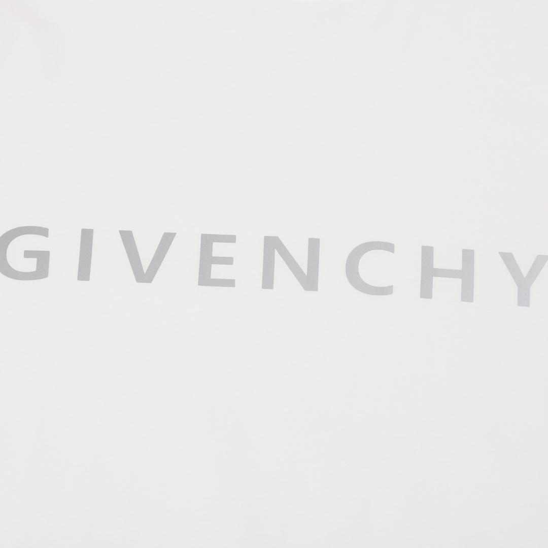 GIVENCHY/纪梵希 反光字母印花圆领短袖采用50S双股丝光棉