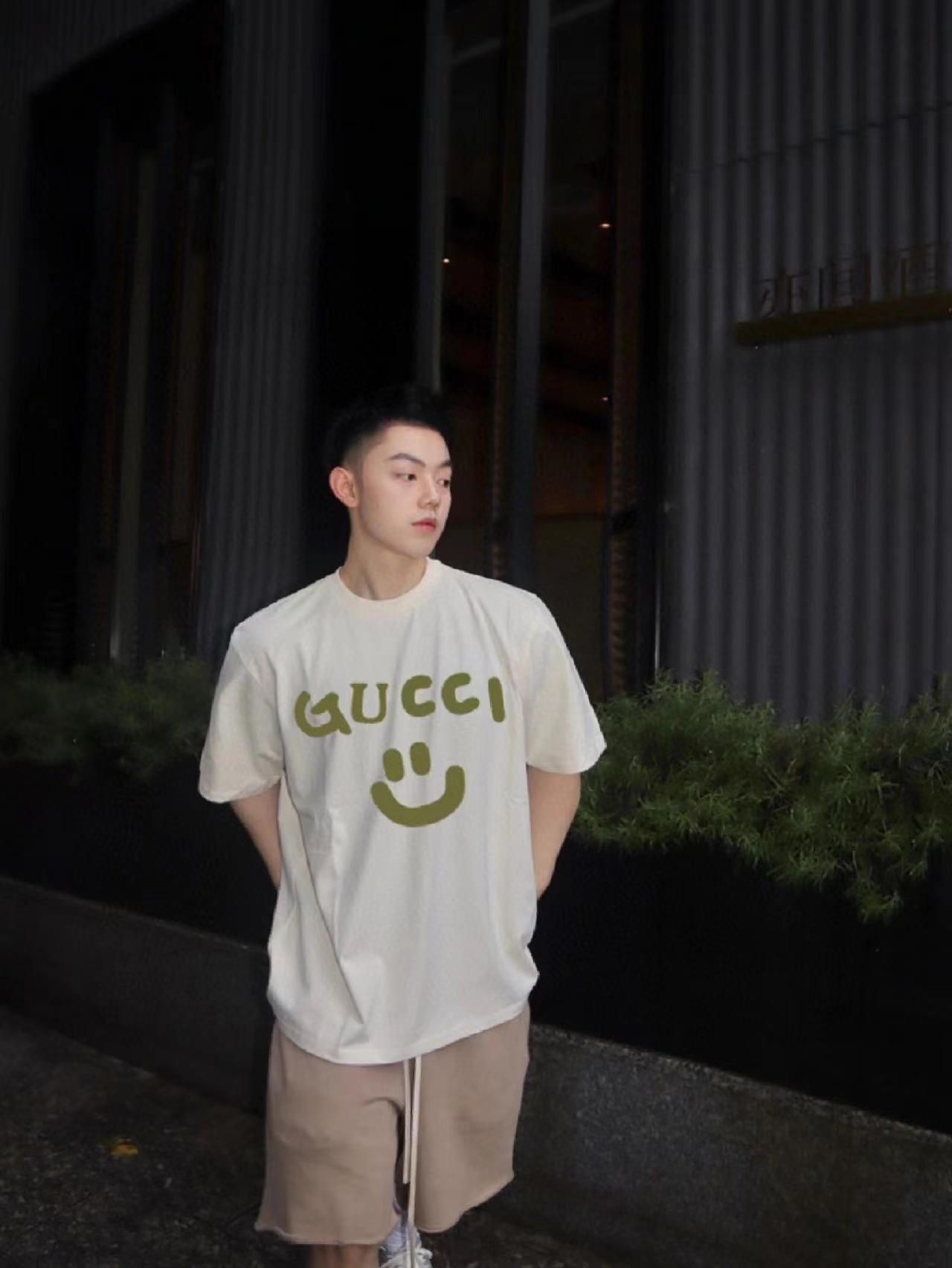 Co jest najlepsze
 Gucci Odzież T-Shirt Doodle Krótki rękaw