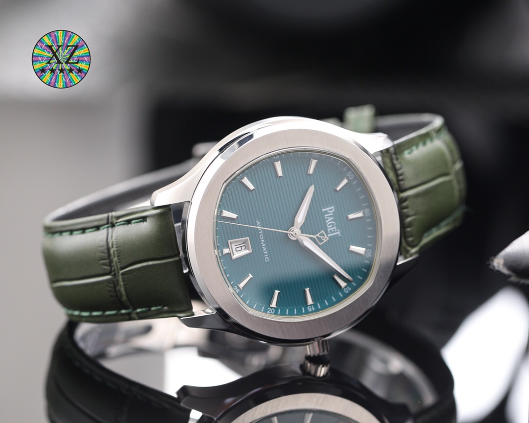 Piaget PoloS系列火爆上市，全新钢带散珠打磨，将生活的艺术与时间融合一起，彰显传奇色彩