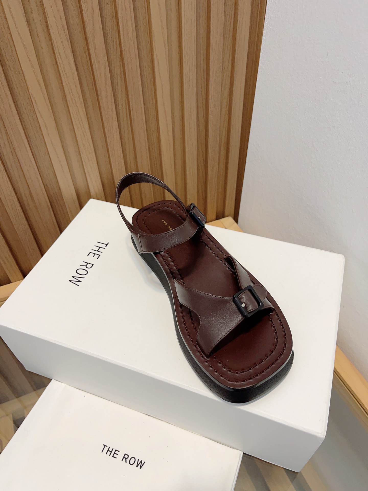 The Row Leather Sandals Women's Fashionable Summer Beach Shoes 5 i1677689717 1030 3
