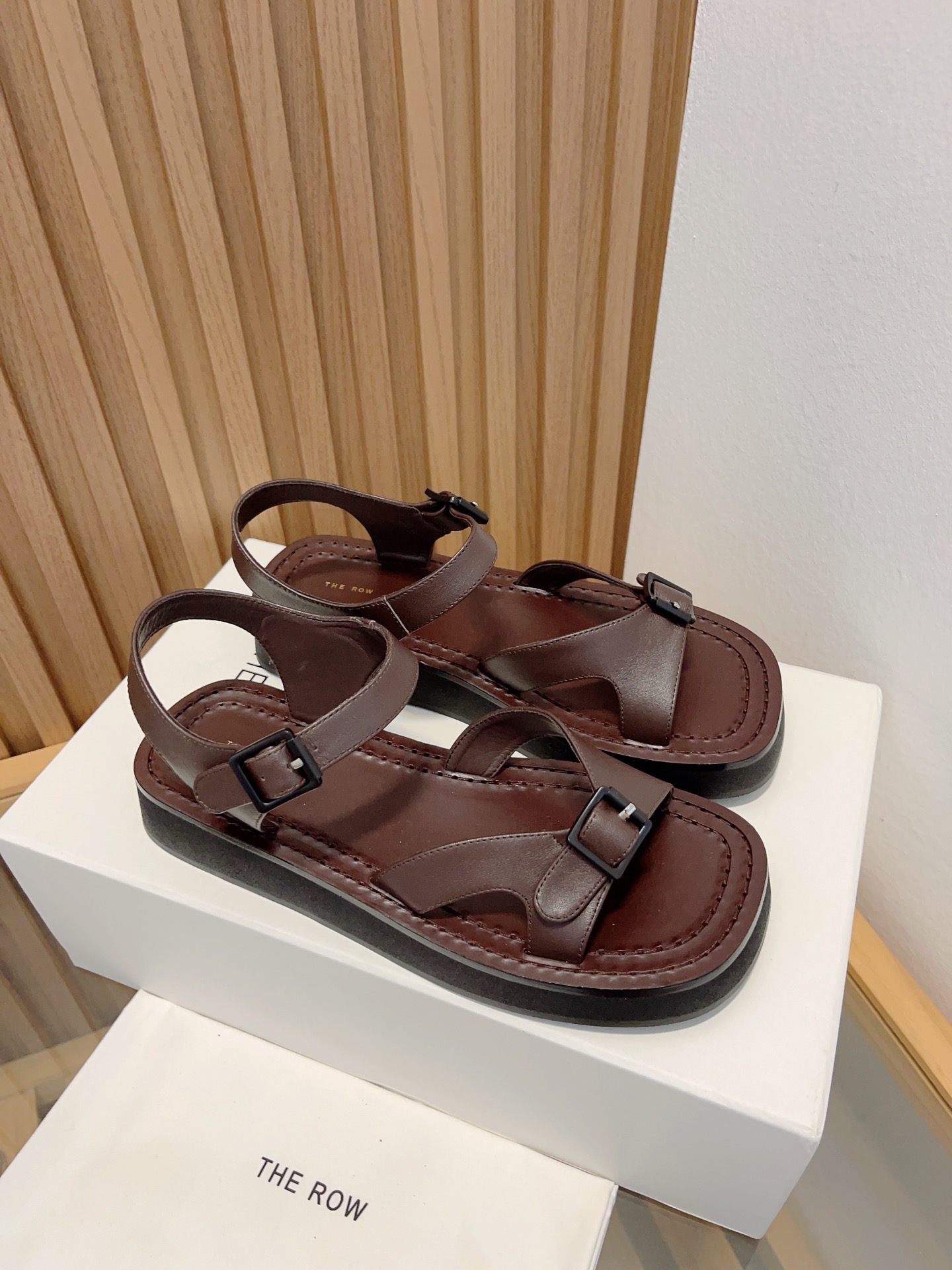 The Row Leather Sandals Women's Fashionable Summer Beach Shoes 6 i1677689717 170 4