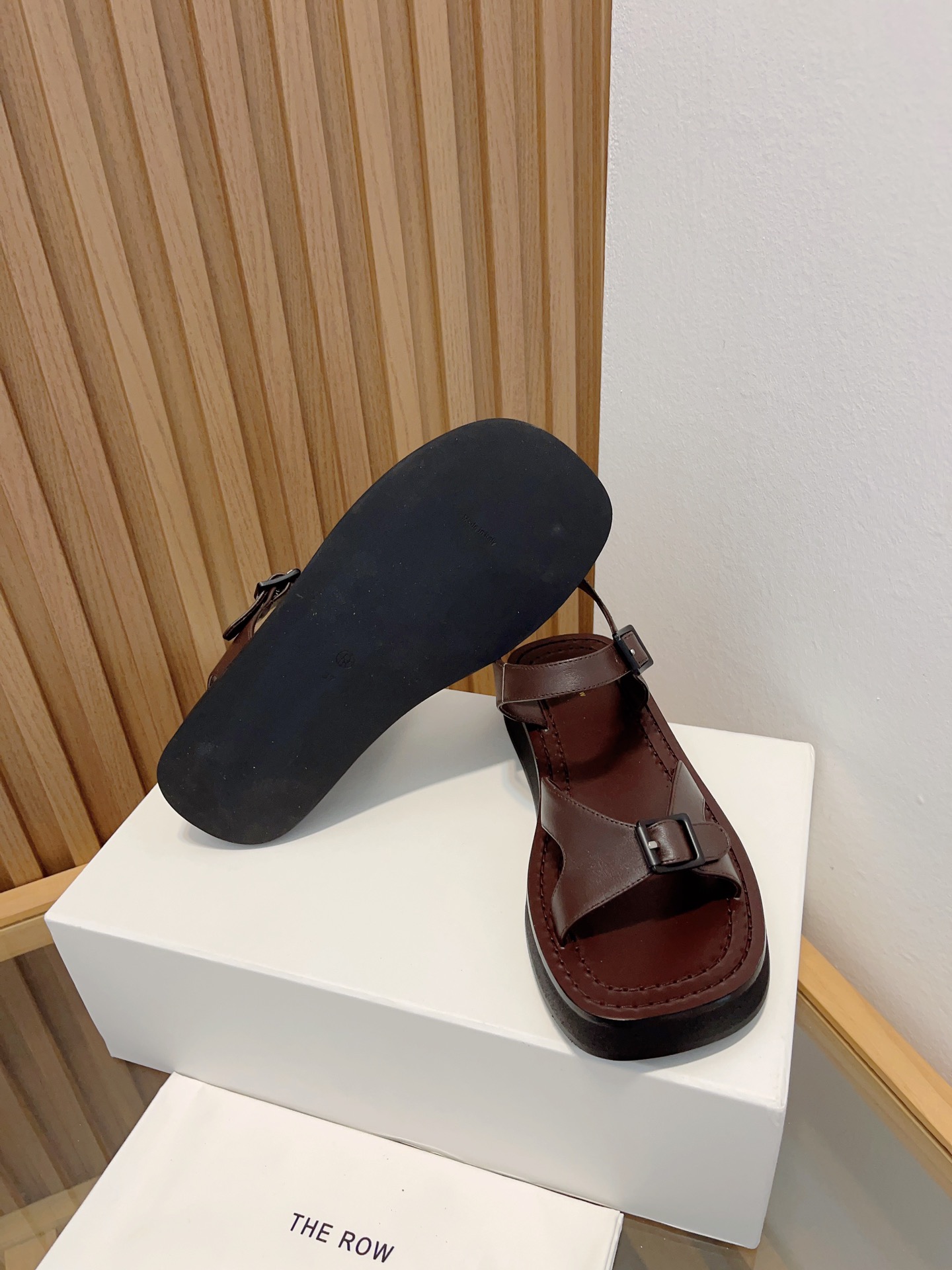The Row Leather Sandals Women's Fashionable Summer Beach Shoes 10 i1677689717 5820 8