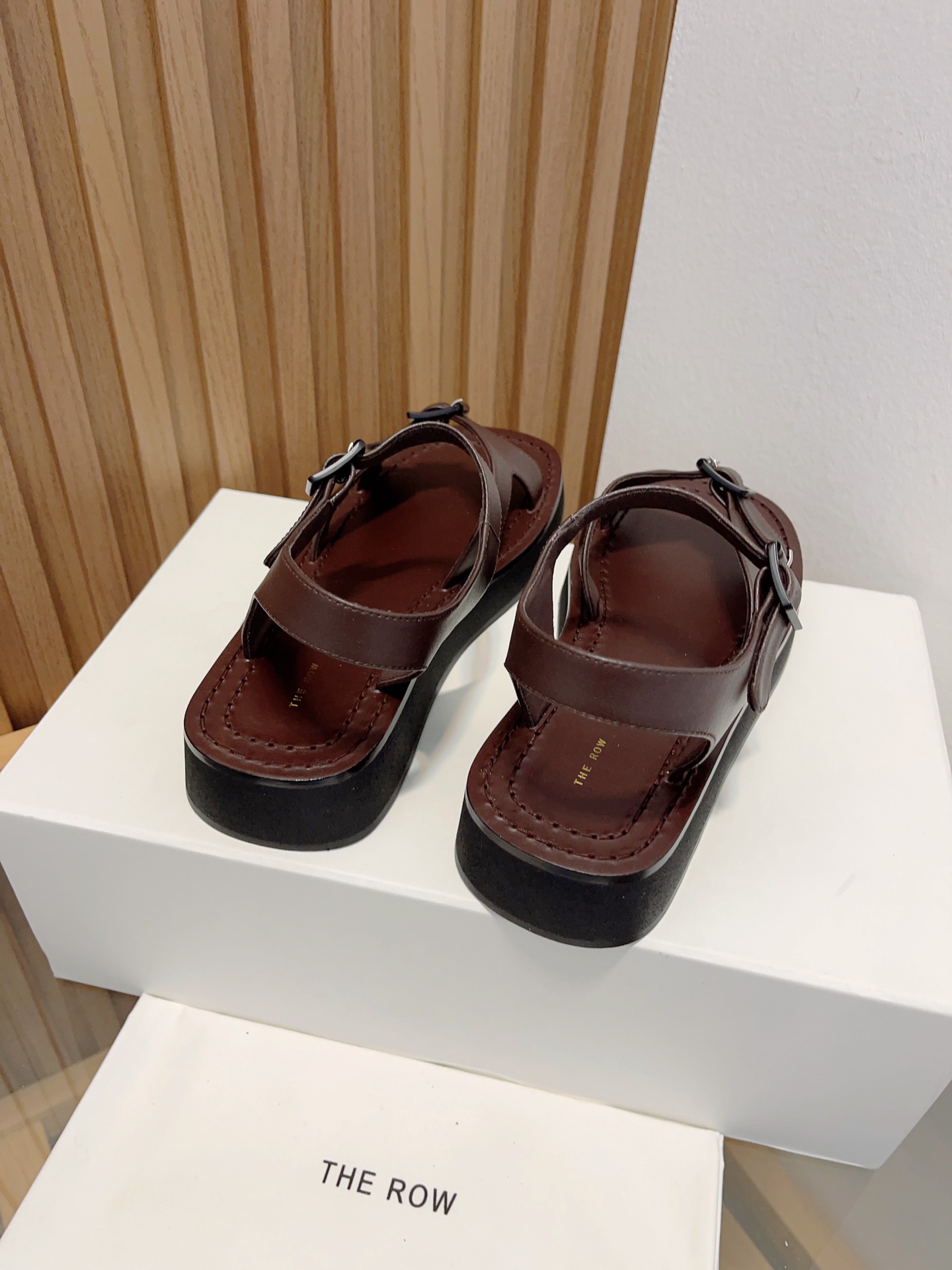 The Row Leather Sandals Women's Fashionable Summer Beach Shoes 7 i1677689717 6986 5