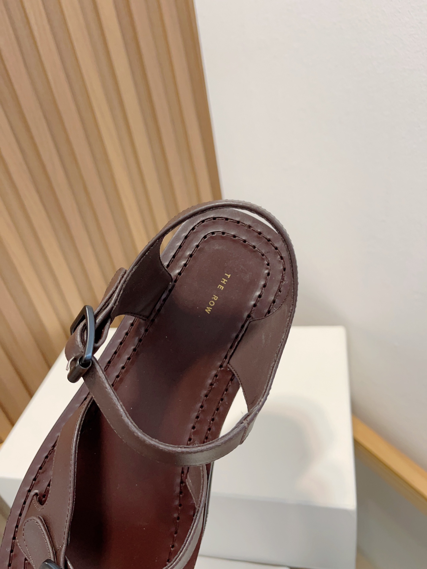 The Row Leather Sandals Women's Fashionable Summer Beach Shoes 8 i1677689717 8363 6