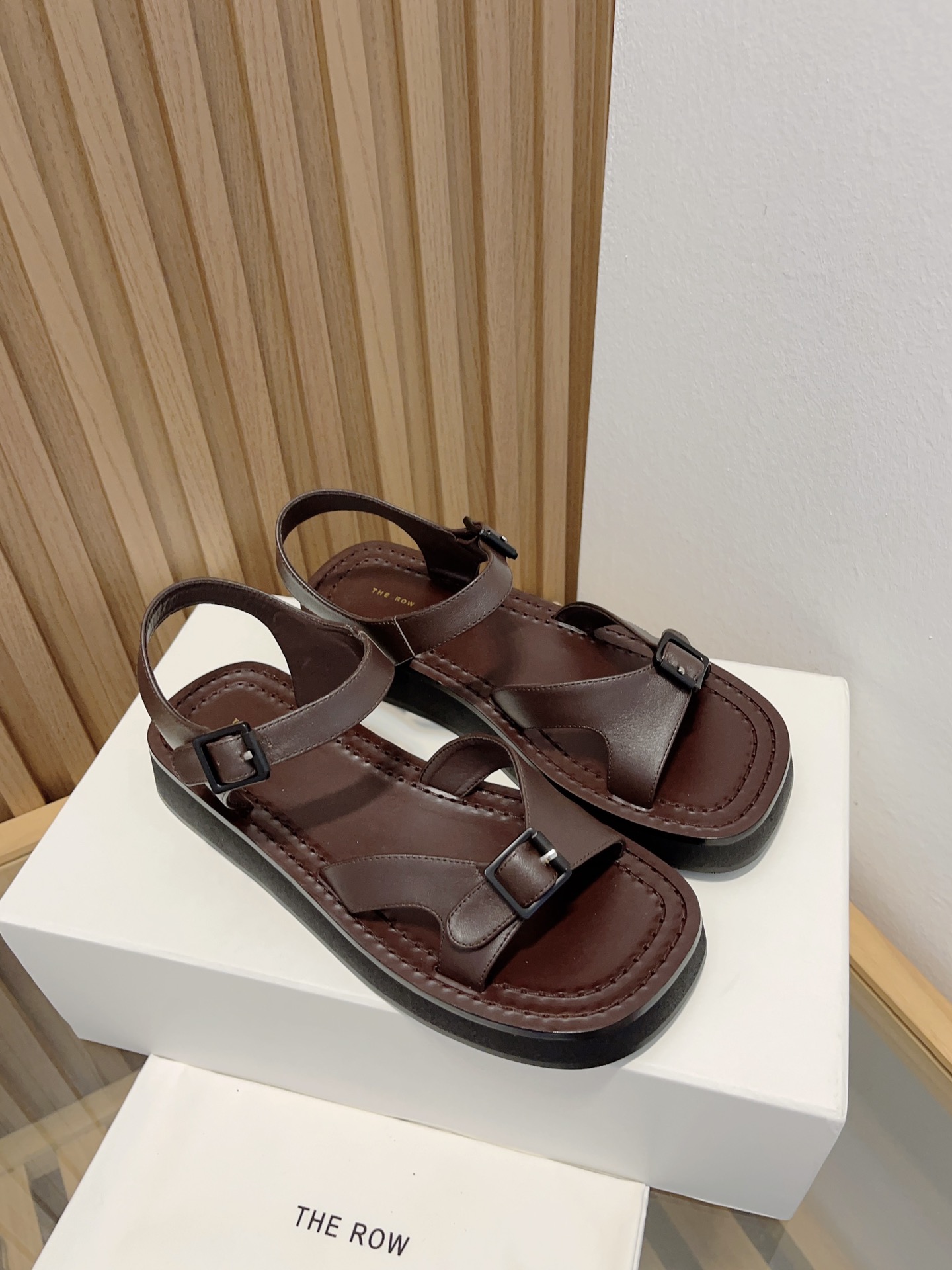The Row Leather Sandals Women's Fashionable Summer Beach Shoes 1 The Row Leather Sandals Women's Fashionable Summer Beach Shoes