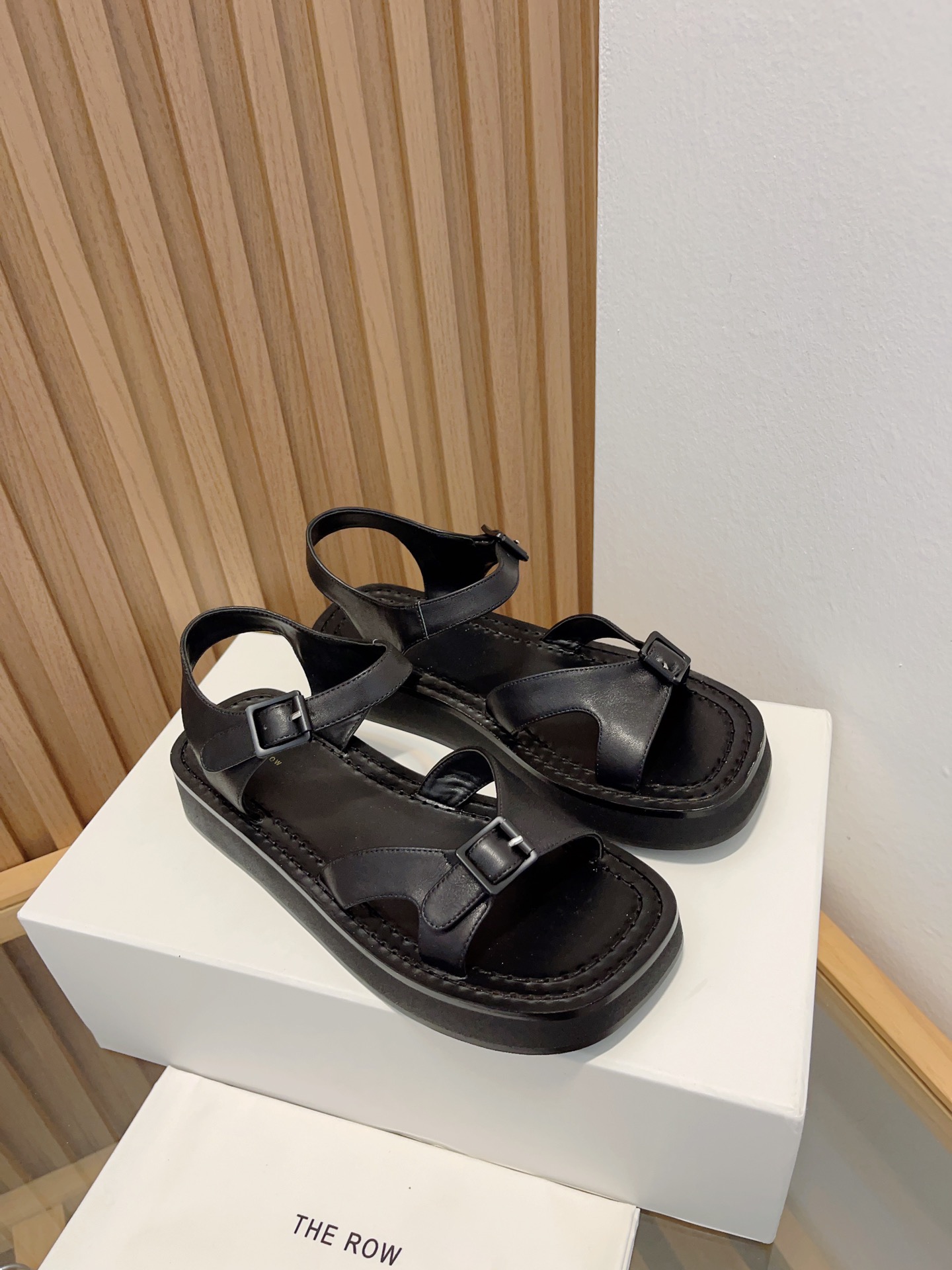 The Row Women's Leather Thick Sole Sandals - Retro Summer Beach Shoes 2 i1677689760 5525 2