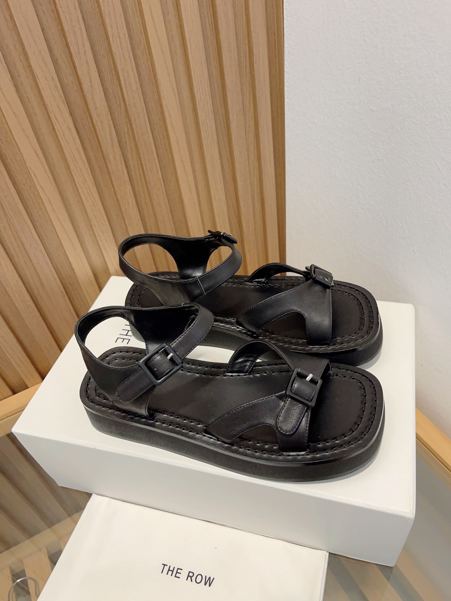 The Row Women's Leather Thick Sole Sandals - Retro Summer Beach Shoes 6 i1677689760 8493 4