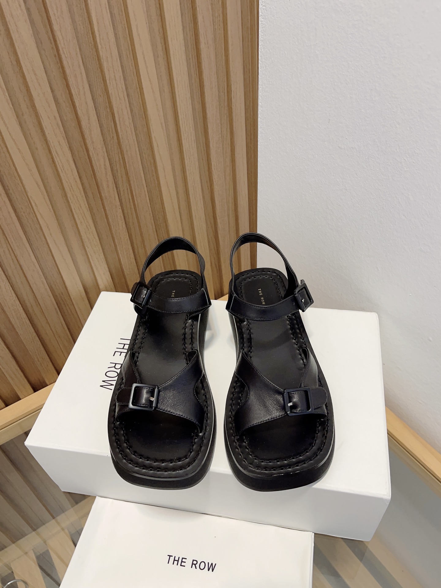 The Row Women's Leather Thick Sole Sandals - Retro Summer Beach Shoes 4 i1677689760 9951 1