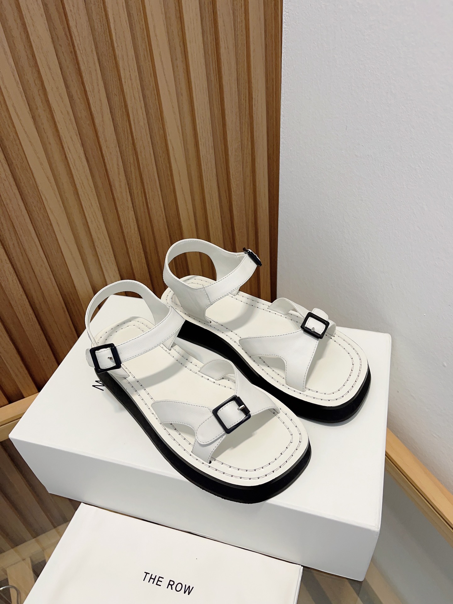 The Row 25 Leather Sandals - Retro Fashion Platform Beach Shoes - White 1 The Row 25 Leather Sandals - Retro Fashion Platform Beach Shoes - White