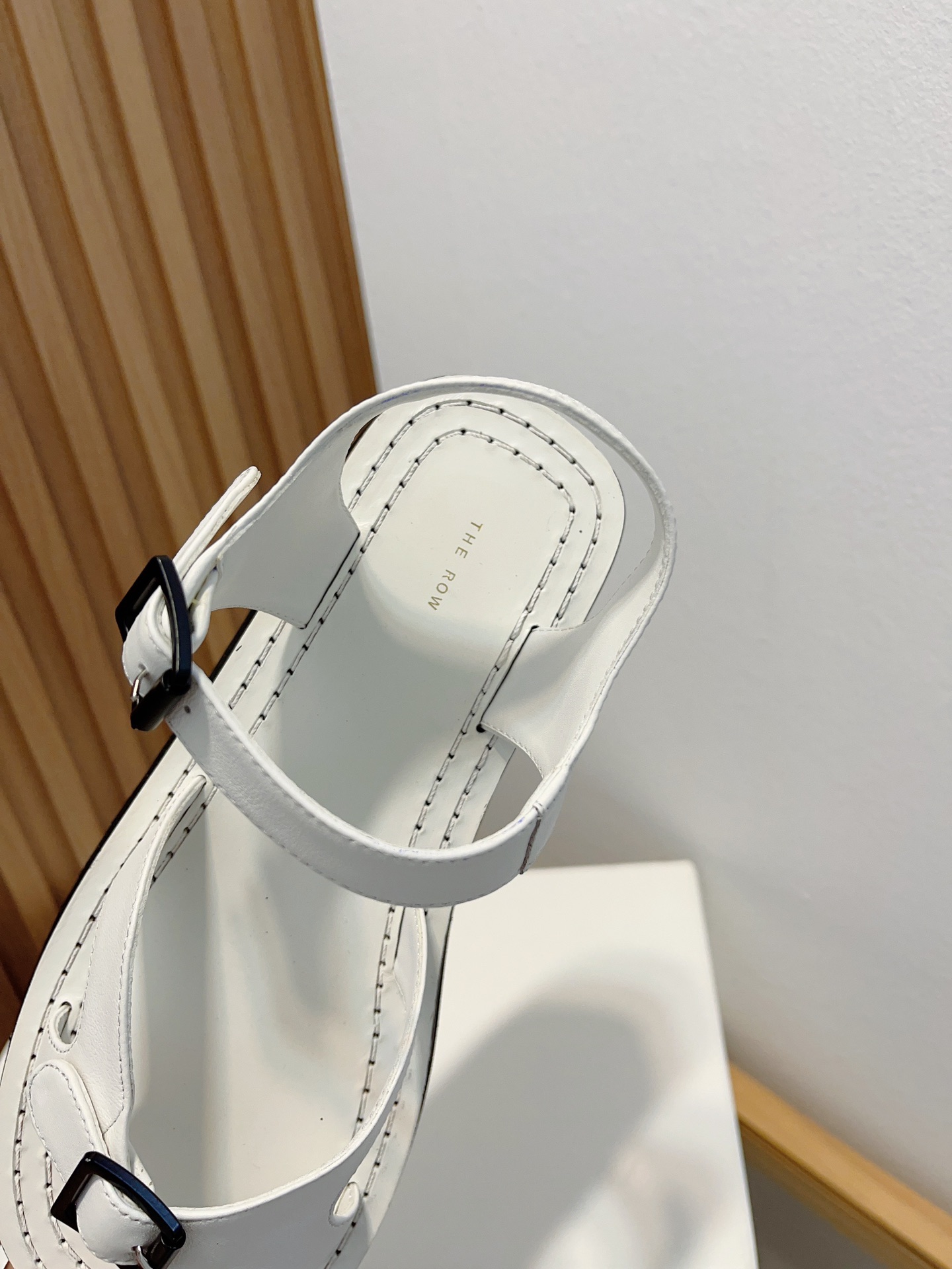 The Row 25 Leather Sandals - Retro Fashion Platform Beach Shoes - White 8 i1677689778 1358 6