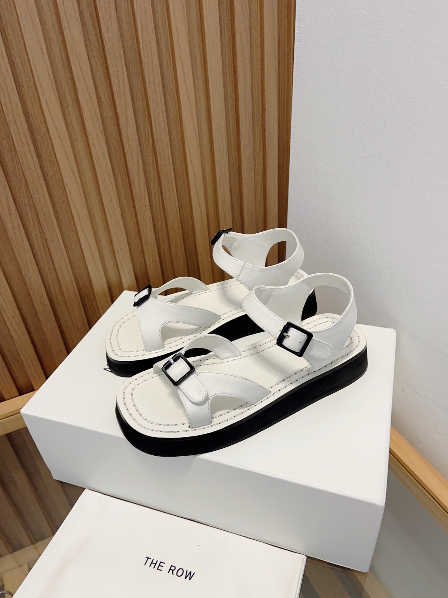 The Row 25 Leather Sandals - Retro Fashion Platform Beach Shoes - White 3 i1677689778 185 0