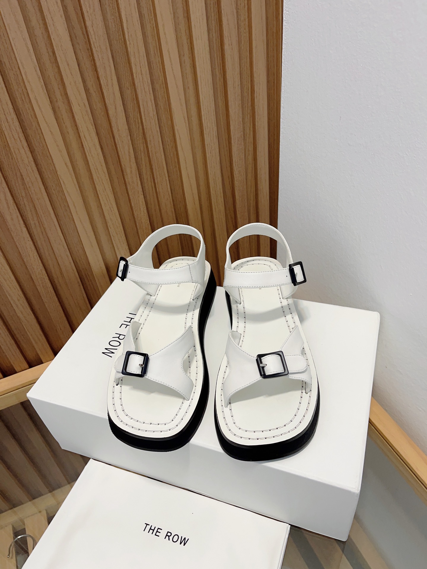 The Row 25 Leather Sandals - Retro Fashion Platform Beach Shoes - White 4 i1677689778 2381 1