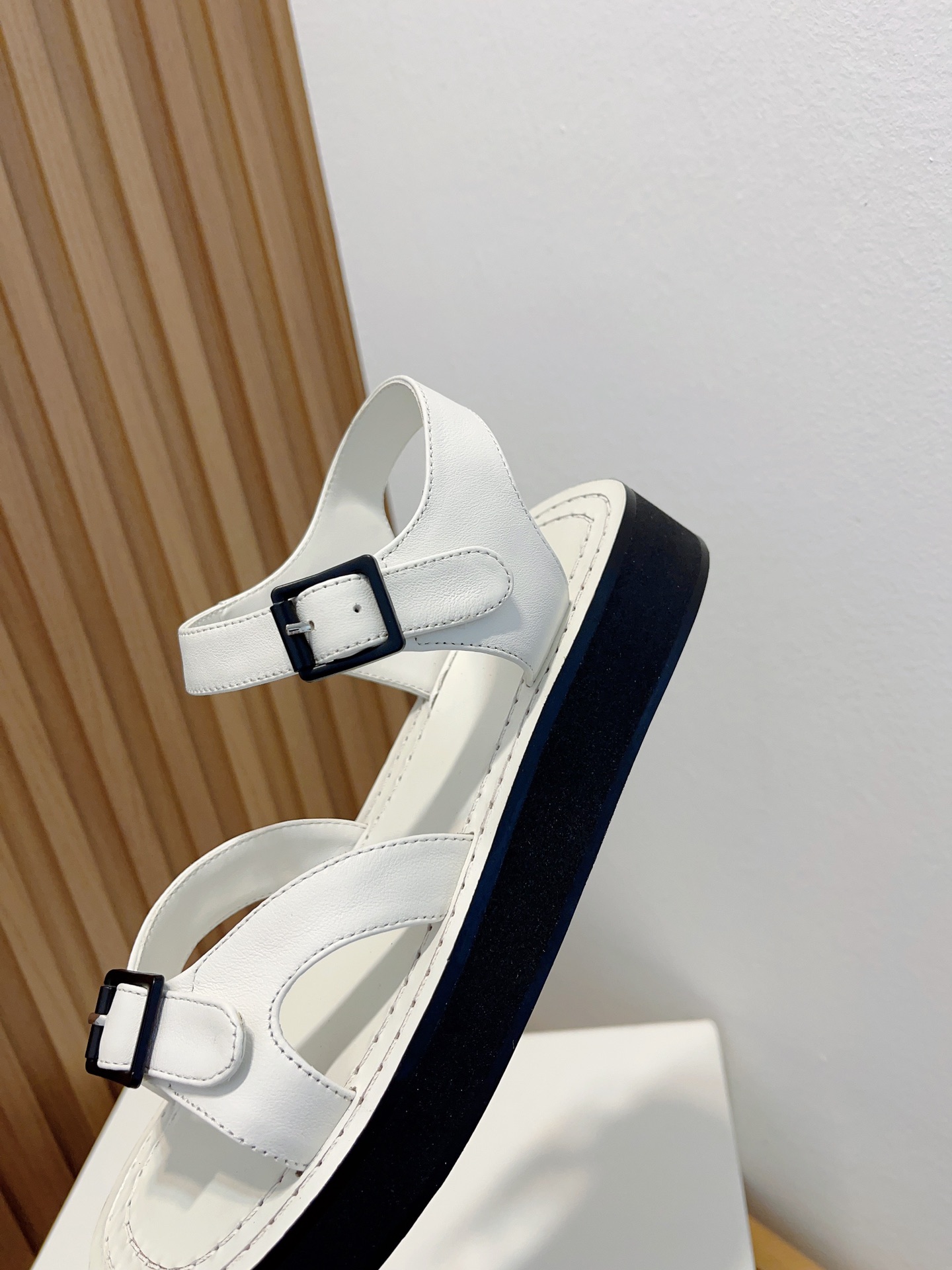 The Row 25 Leather Sandals - Retro Fashion Platform Beach Shoes - White 9 i1677689778 312 7