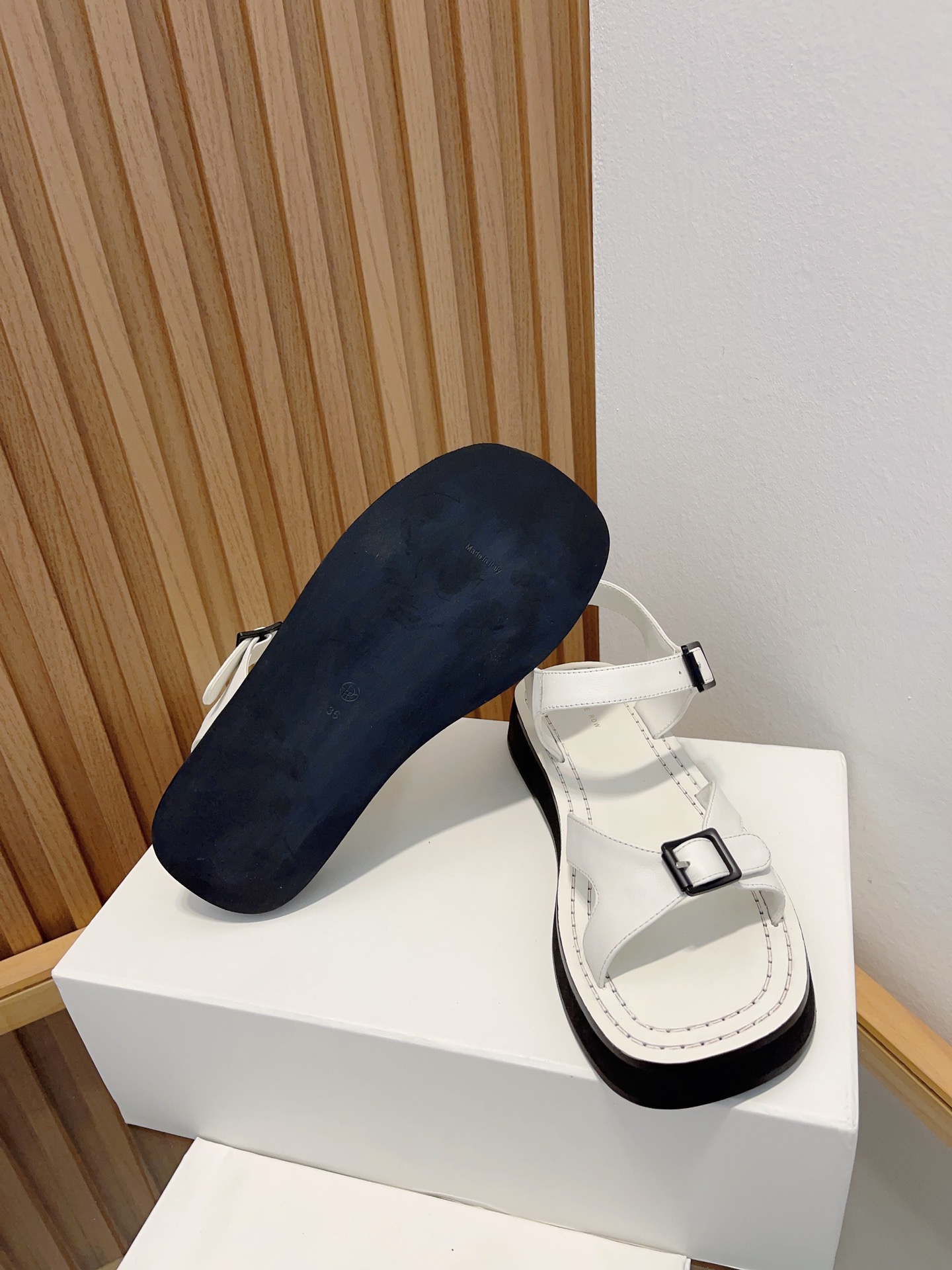 The Row 25 Leather Sandals - Retro Fashion Platform Beach Shoes - White 10 i1677689778 4177 8