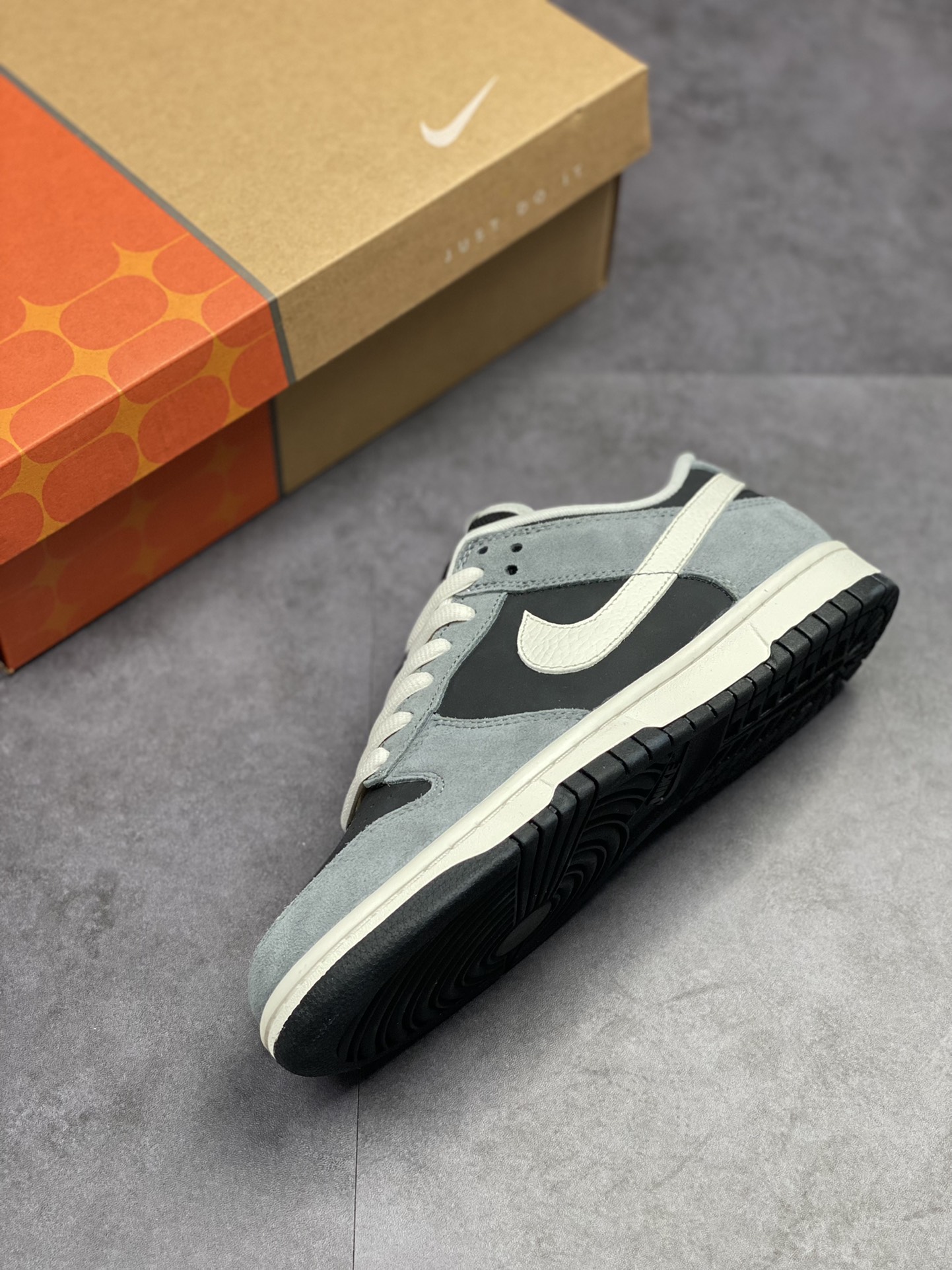 260 Nike SB Dunk Low 元年黑灰 304714-004