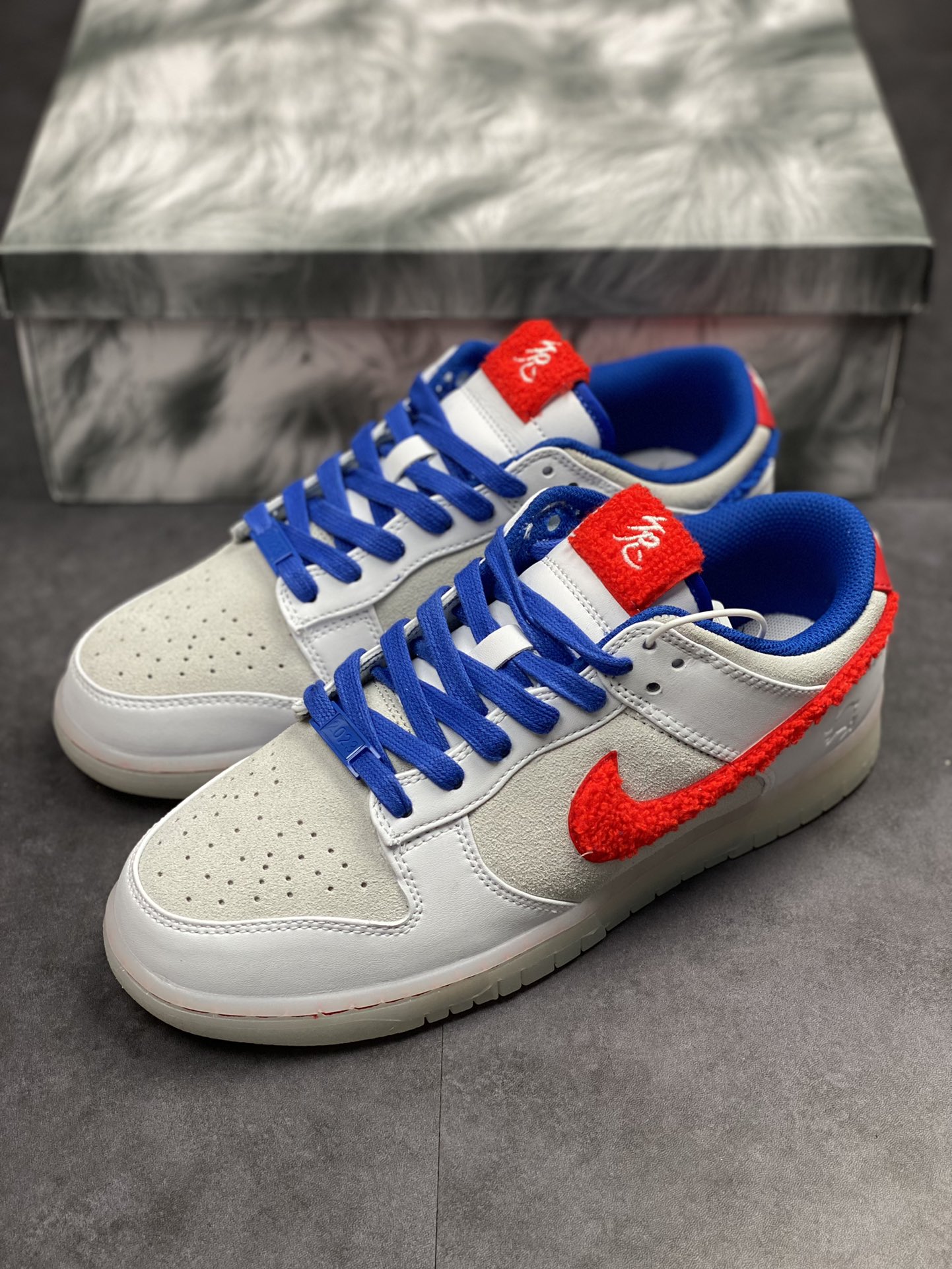 210 Nike SB Dunk Low RETRO 白蓝红 兔年限定FD4203-161