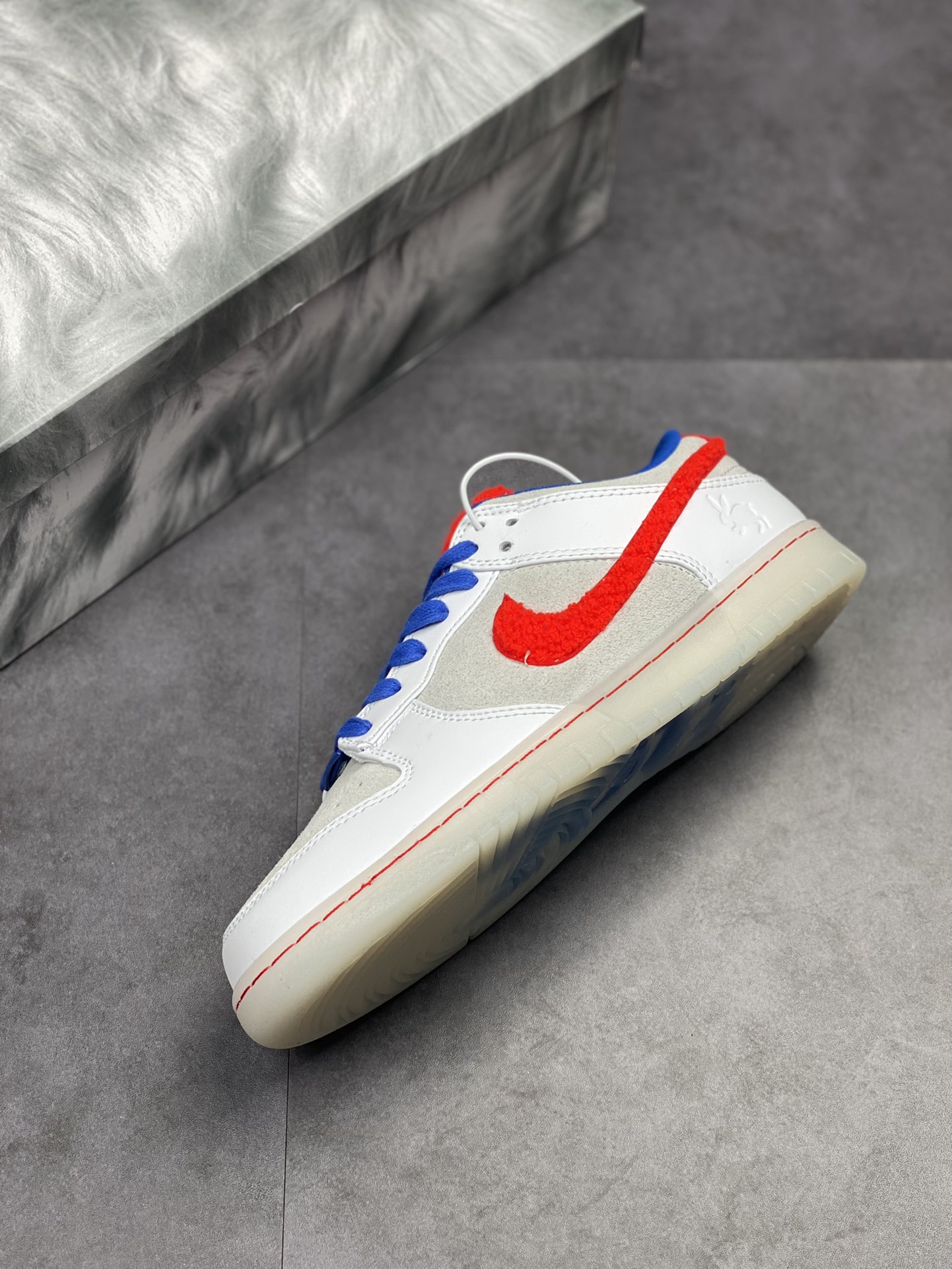 210 Nike SB Dunk Low RETRO 白蓝红 兔年限定FD4203-161